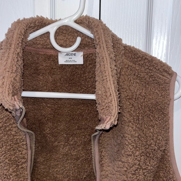 Sherpa Vest - Picture 2 of 3